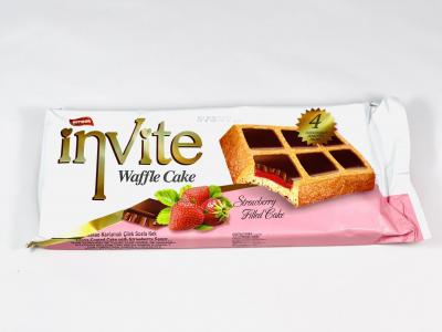 Simsek Invite Waffle Cake Strawberry Filled 180g