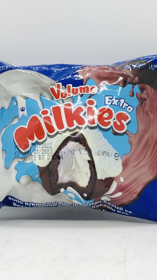 Volume Milkies Cocoa Cake with Milk Cream and White Compound Chocolate Coated 45g