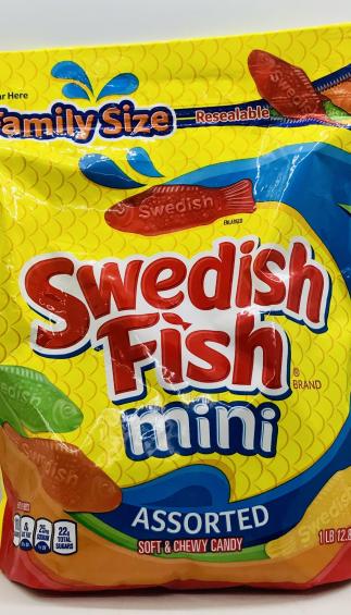 Swedish Fish Mini Soft & Chewy Candy 816g.